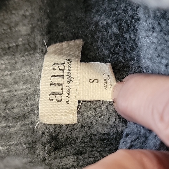 a.n.a Size S Gray Long Sleeved Curled Hem Sweater, Gently Used Condition - Picture 9 of 10